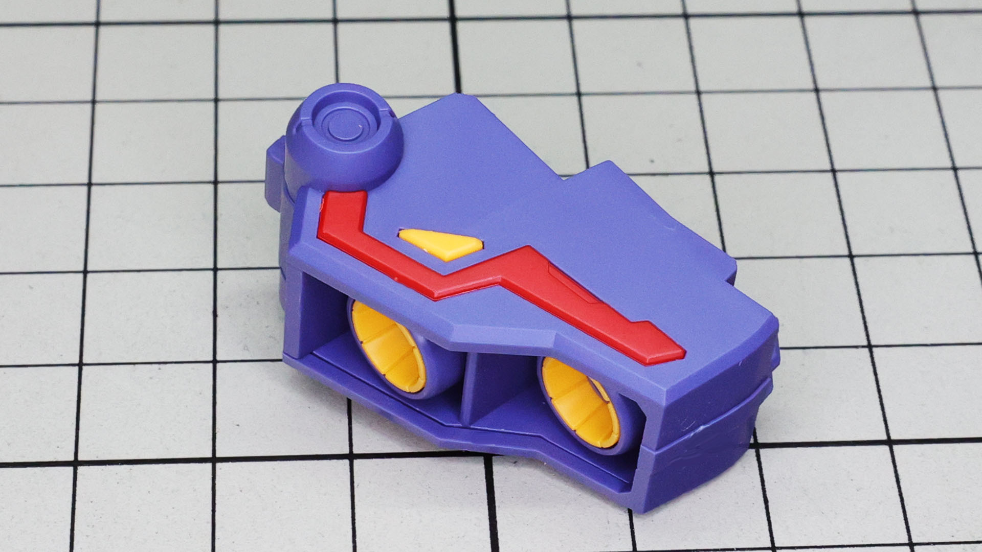 カラーディテールパーツでシャープな印象に！