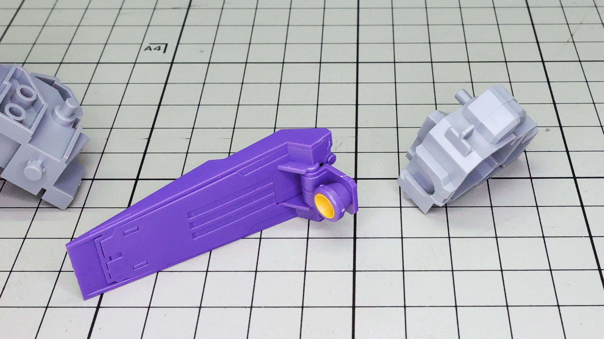 組みあがった肩アーマーはメカフレームにがっちり組み付けられます