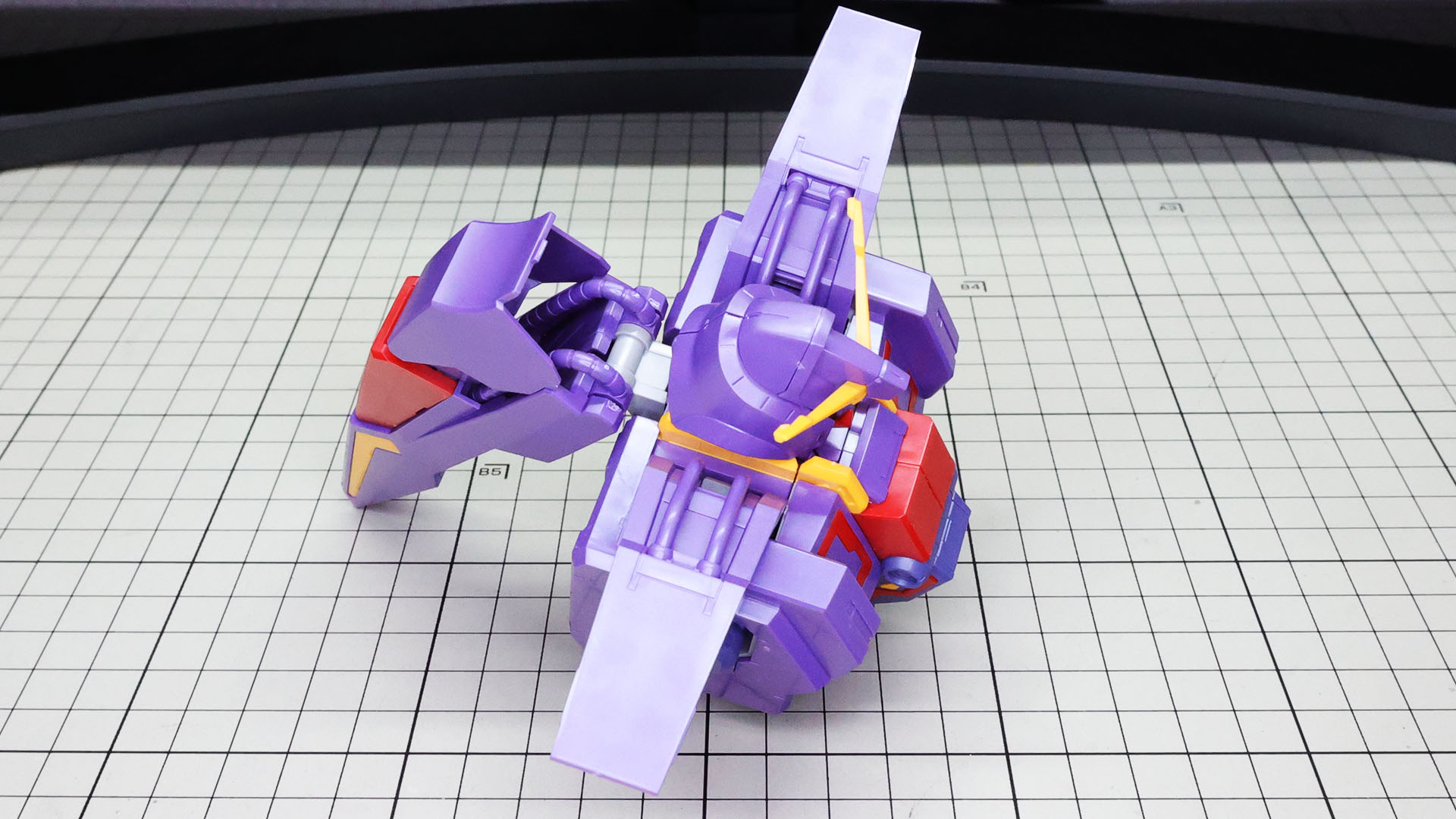 劇中ではなかなか確認しにくかった機体上部も見れるのが立体物のいいところですね！