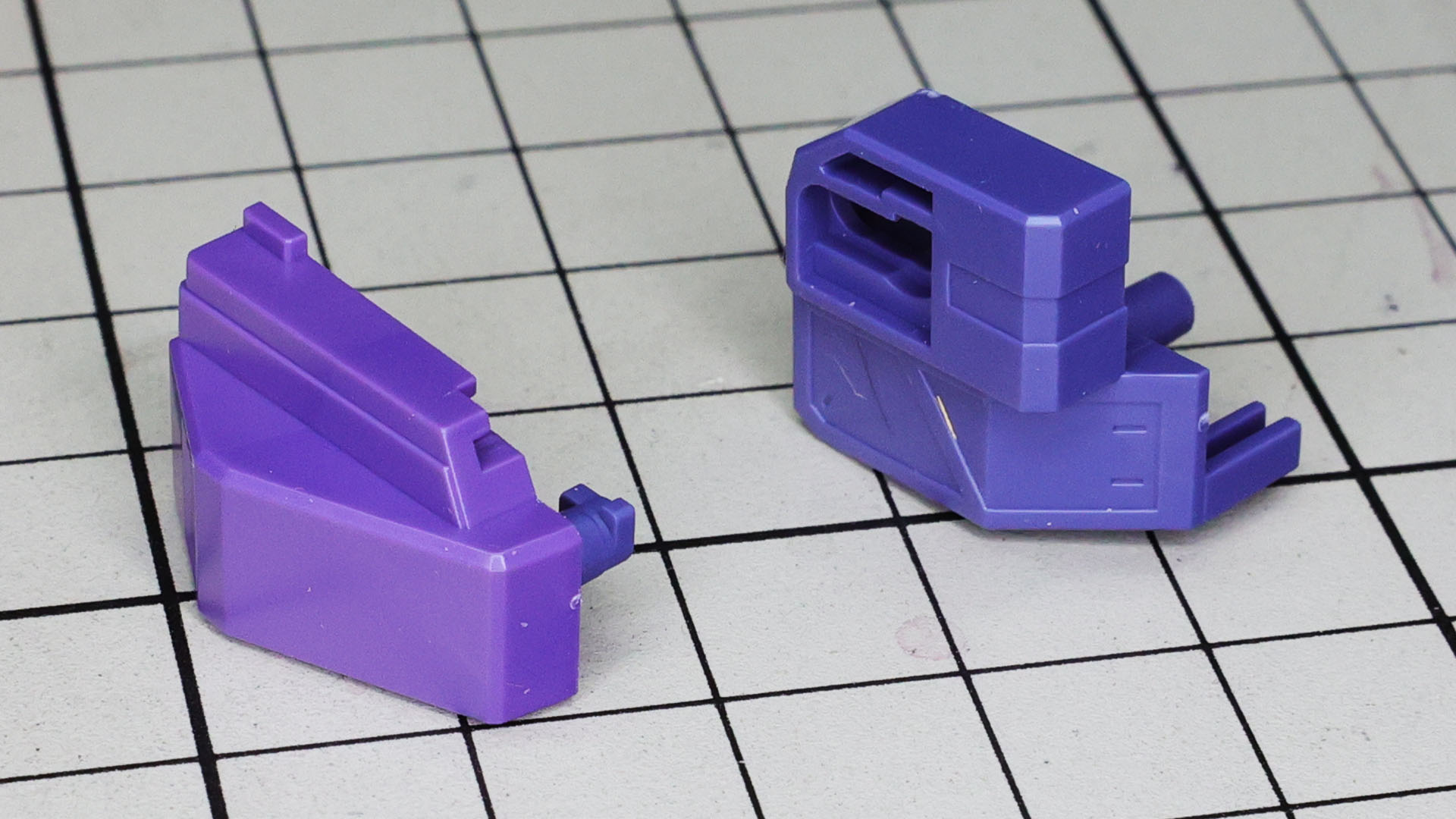 肩アーマーを90度前に向かせるための機構を組んでいきます。ここは少々複雑な組み方になりますのでじっくり取り組みたいところです