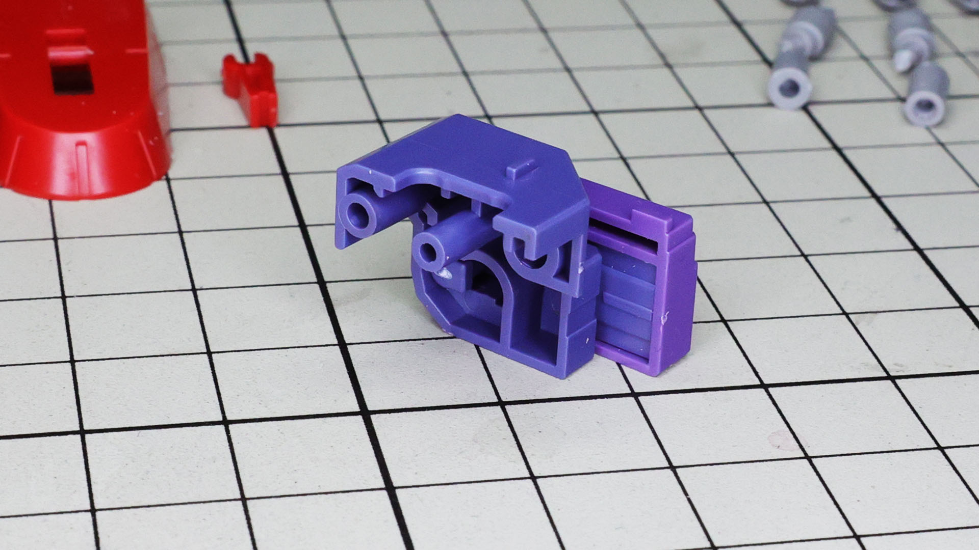 先ほどのパーツを組み合わせて、回転させるなどして完成させていきます