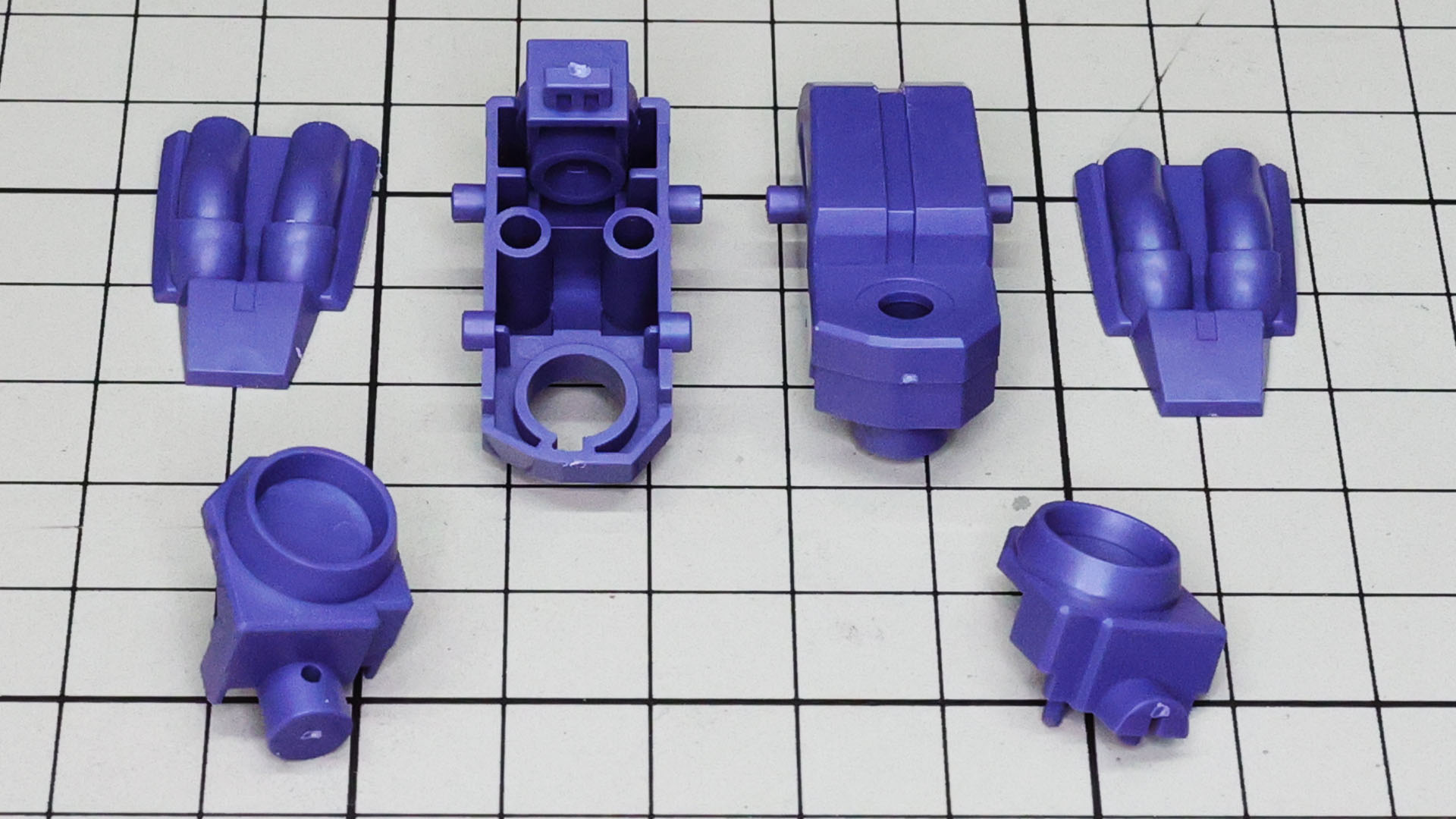 上腕部は簡単な構造でありつつ、合わせ目を覆い隠す設計がされていてうれしい配慮を感じます