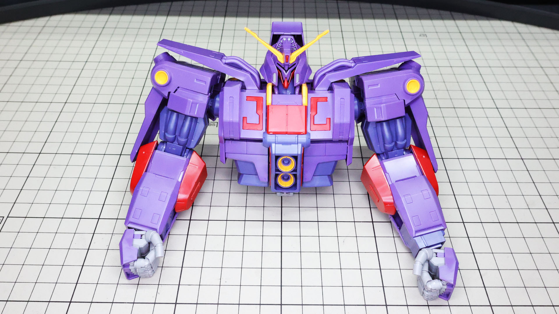 上半身を仮組してみました。これだけでも大迫力ですね