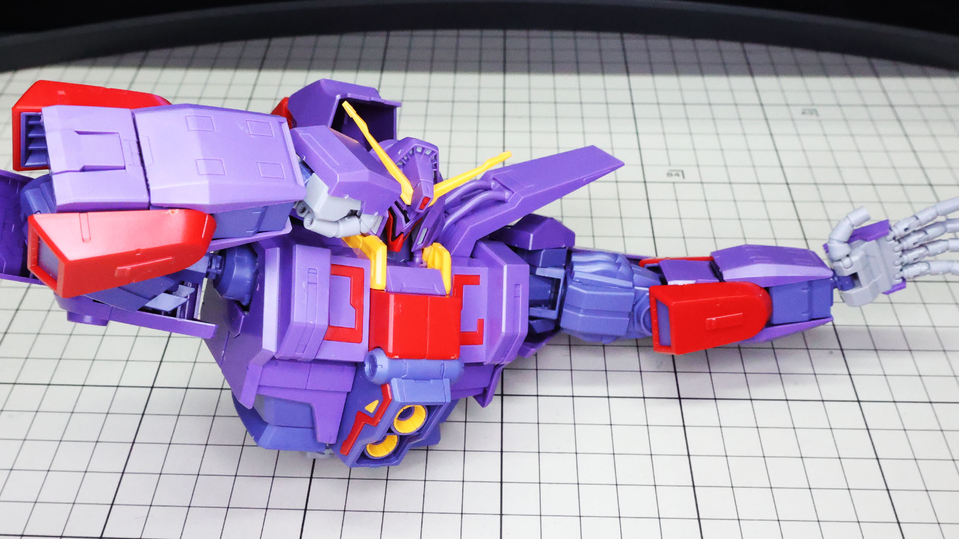 高い可動性能を魅せる腕部でポージングにも期待できます