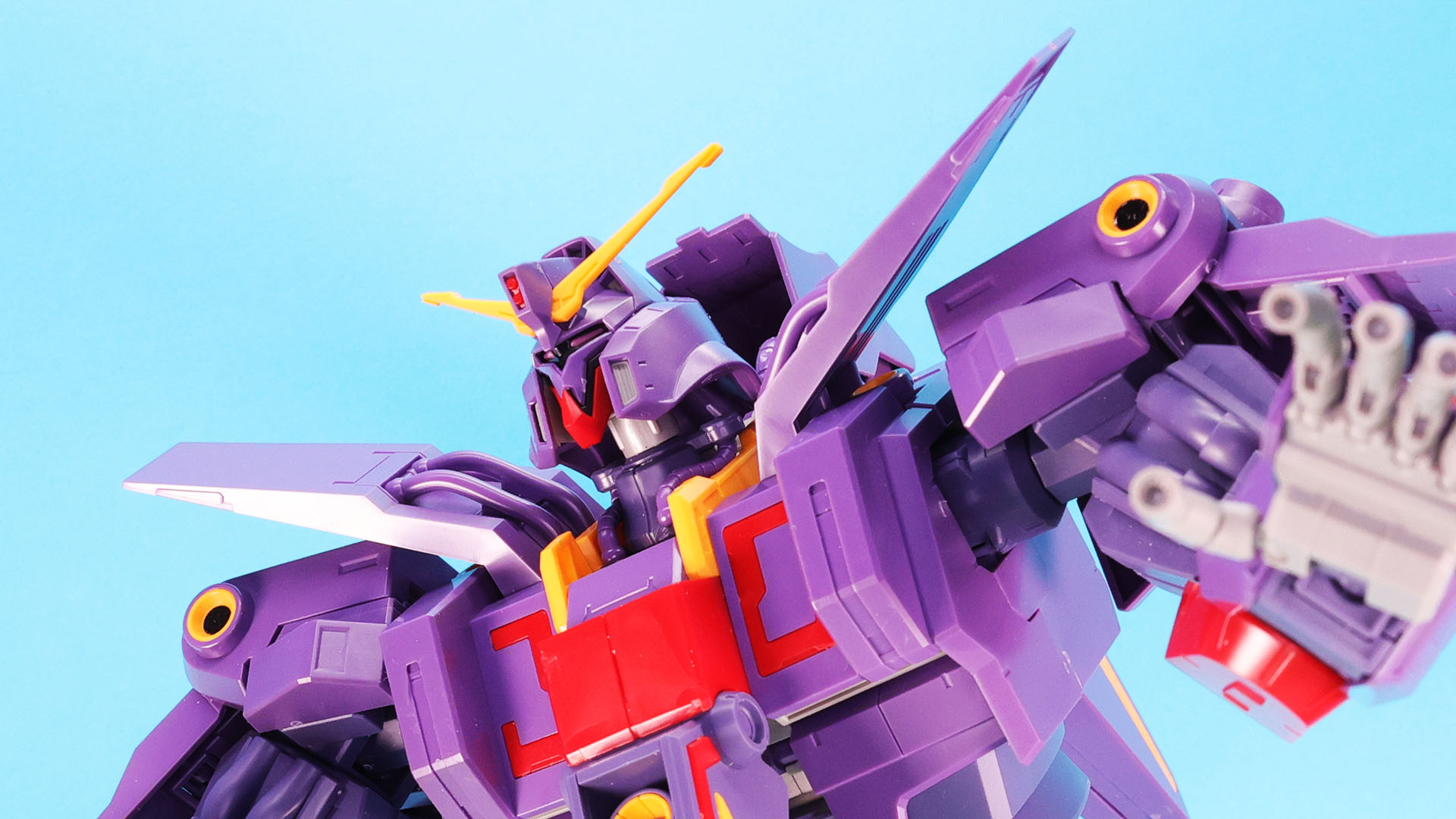 上半身だけでも大迫力です。全身組みあがったらなお驚くと思います！