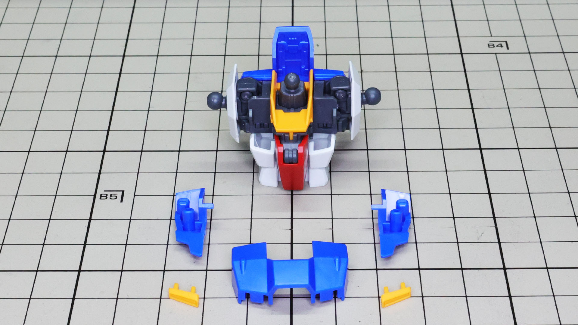 加飾部を組み付けていきます