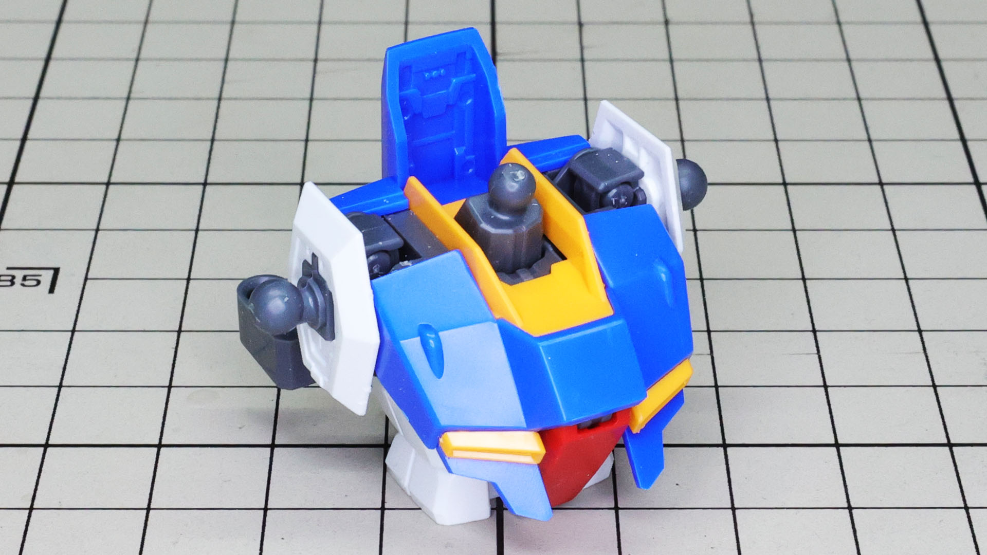 バランスのいい形状の胴体部ができました。完成後のアクションが楽しみです