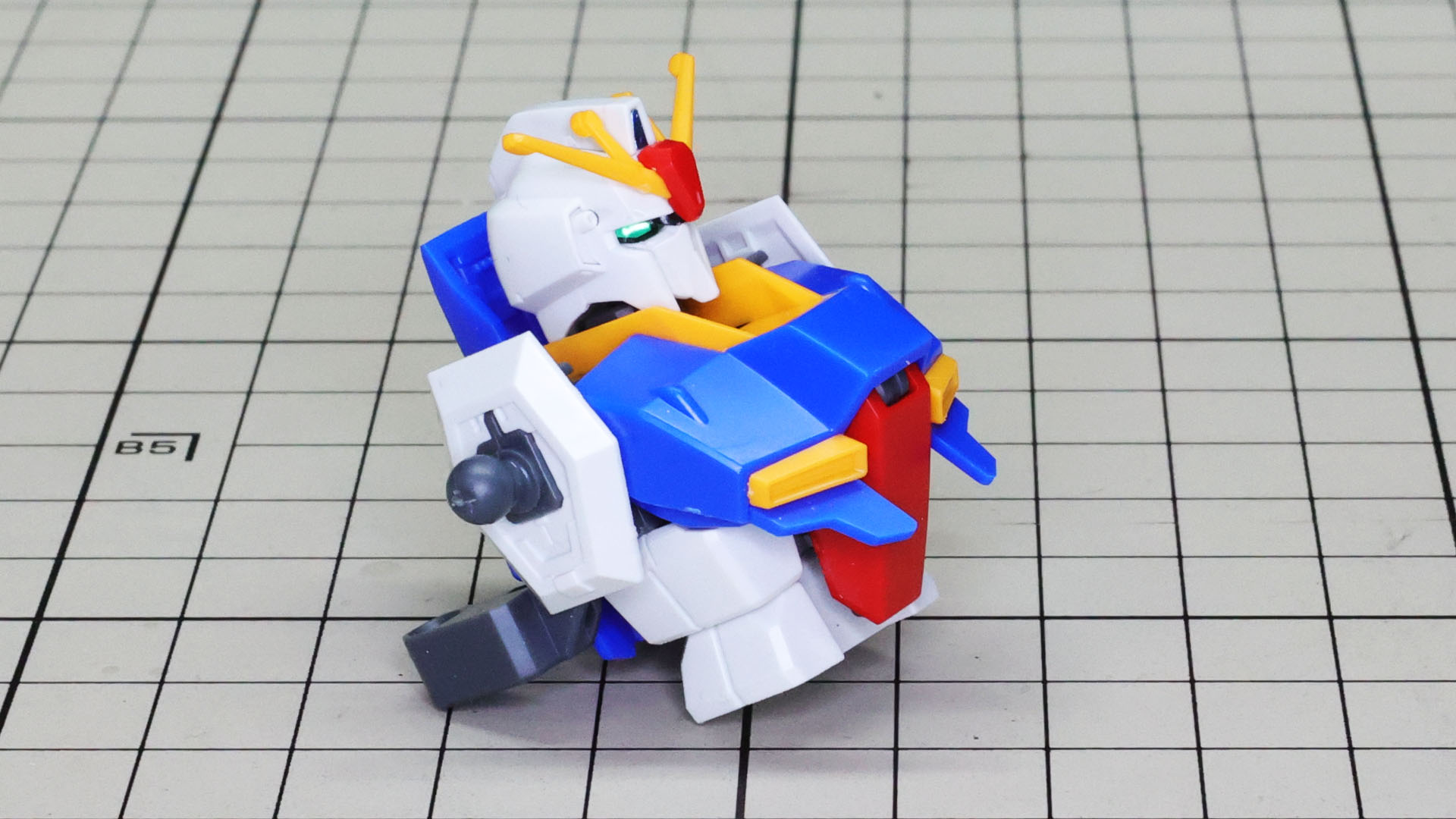 胸部の張り出しと襟の重なり方、その上に位置する頭部。立体的ですばらしいです