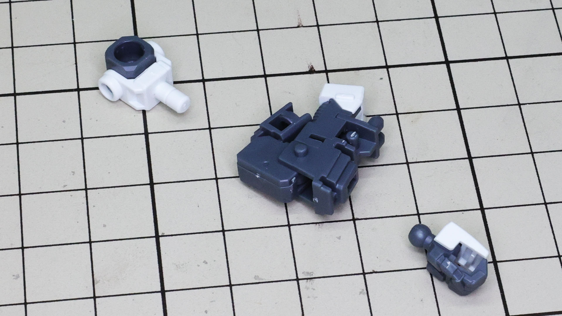 二重関節はグイっと180度曲がる設計です！