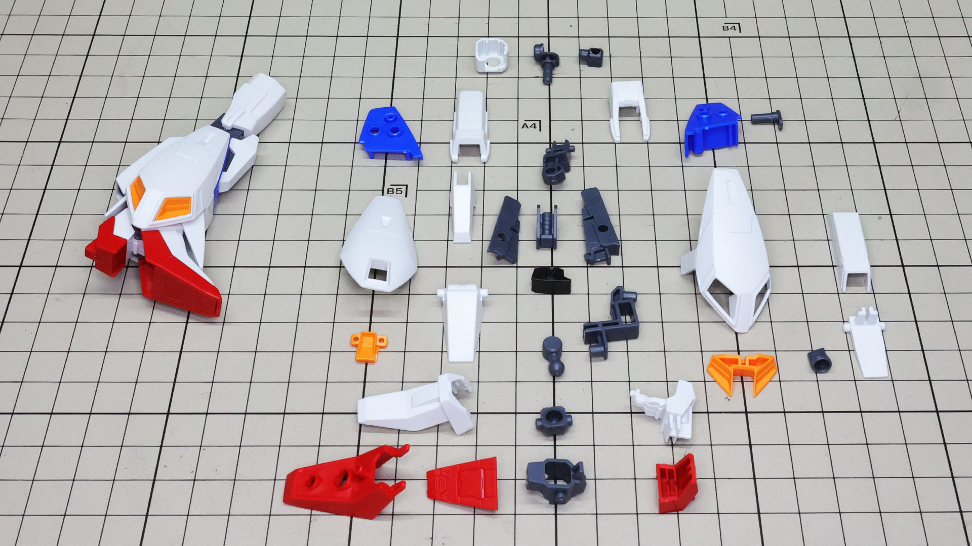 右脚を組んであります。左は左脚のパーツ群です