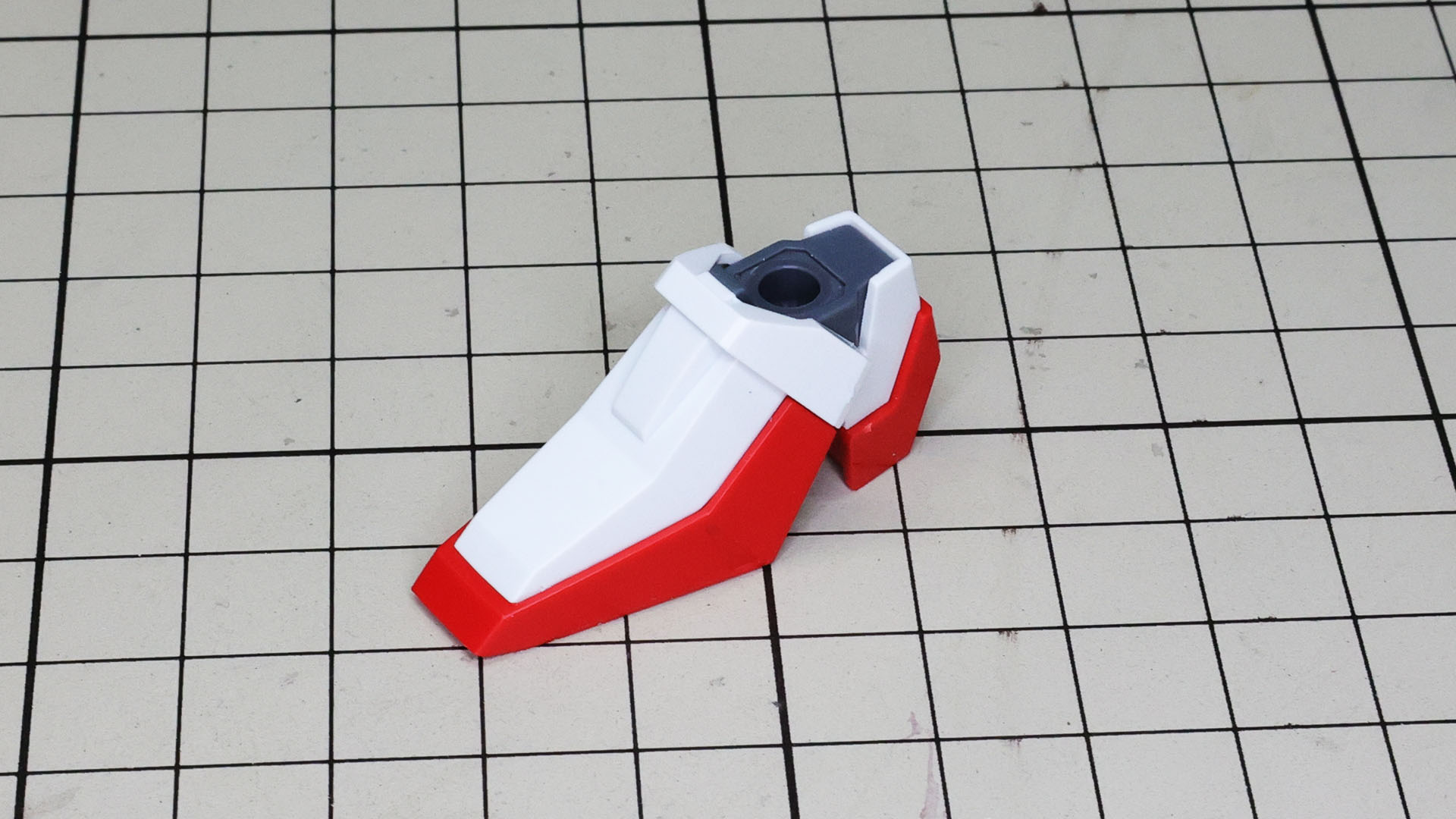 シュッとしたゼータガンダムのソールをシャープに表現しています