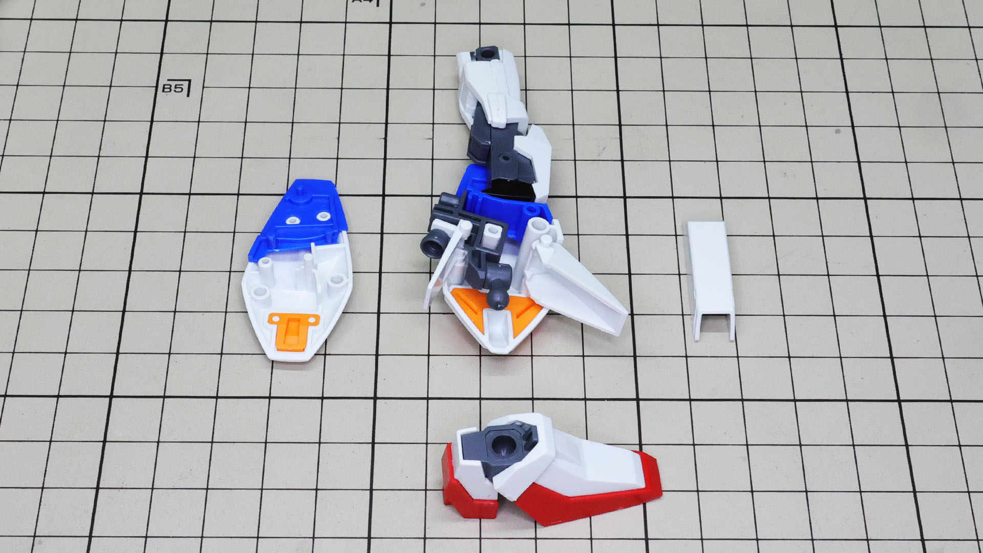 それぞれのパーツを組み込んでいきます