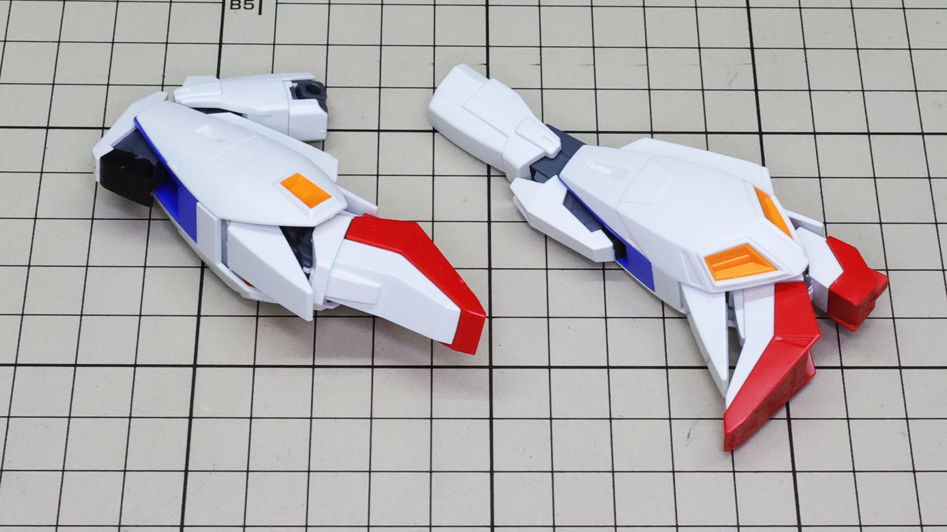 変形できる脚部でも大きく可動させることができます