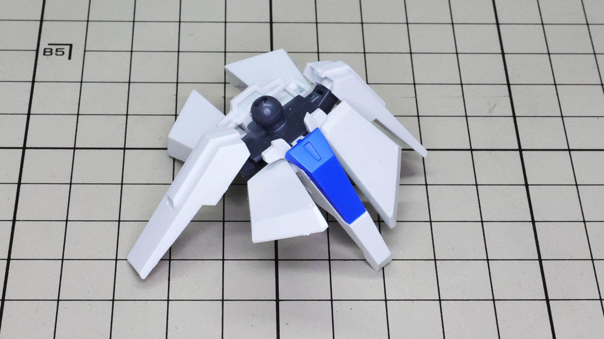 それらをメカフレームに組みつけました。全て広い可動域を持っています