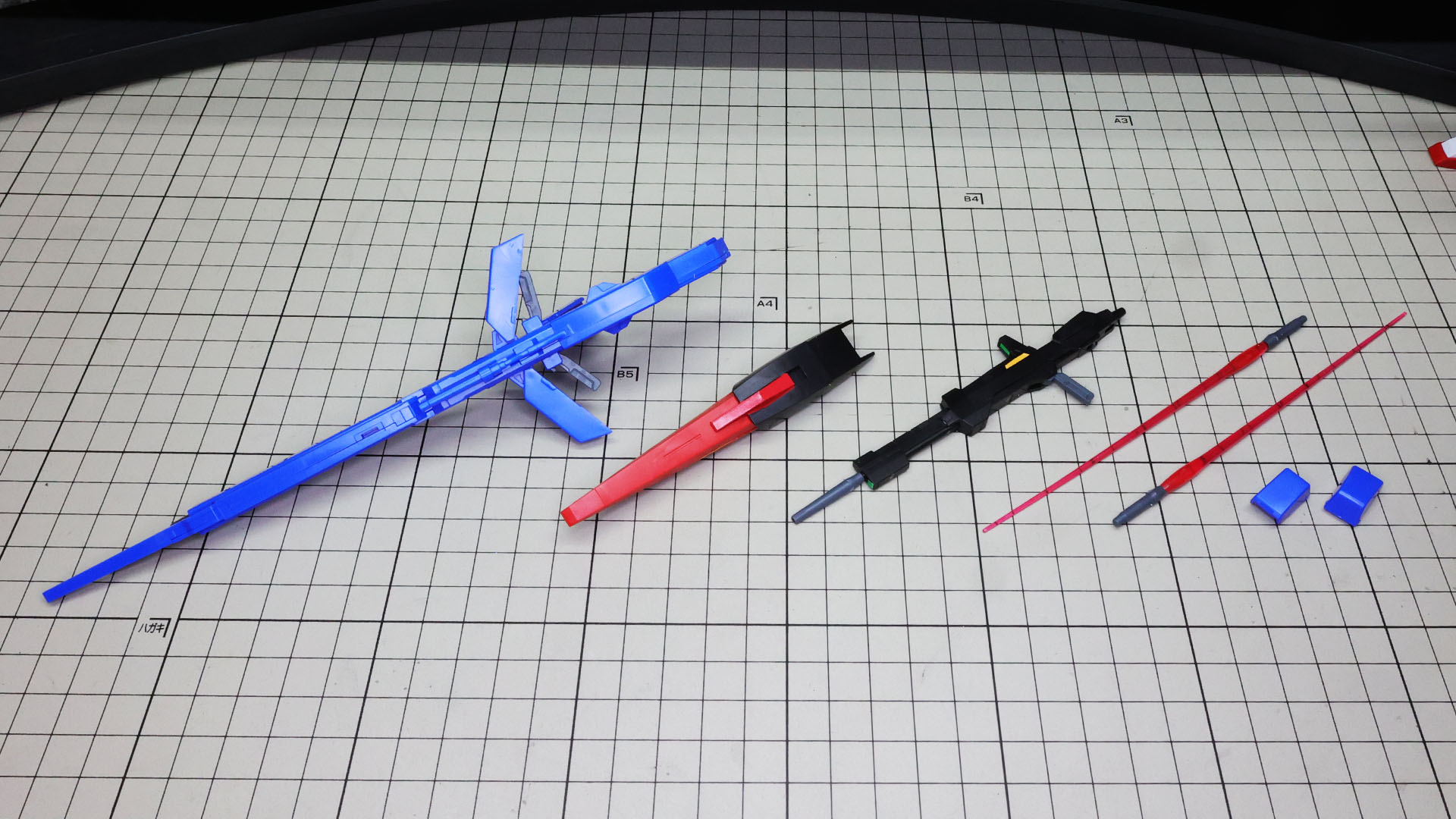 グレネード・ランチャー増加カートリッジはそのまま、ビーム・サーベルはエフェクトパーツを付ければ完成です