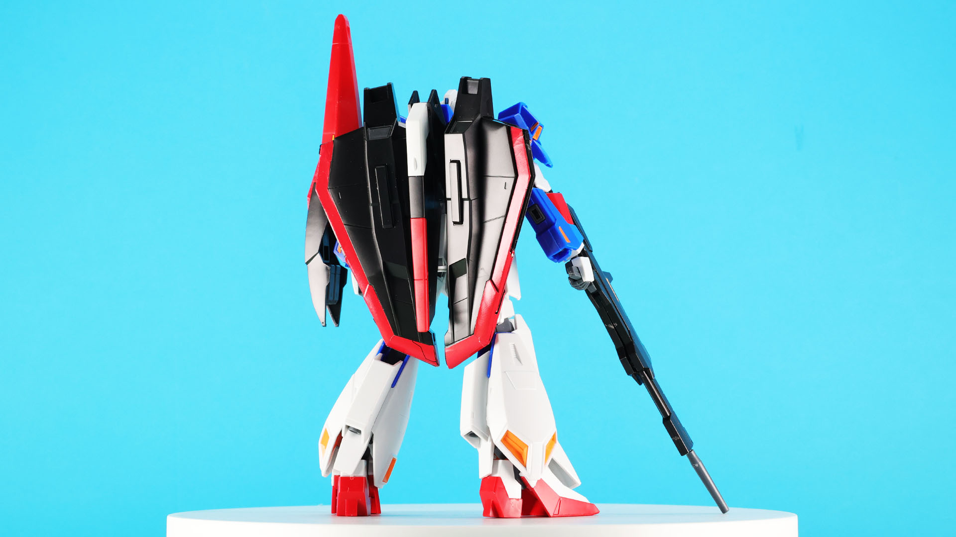 差し替え変形とすることでMS形態・WR形態の両方のプロポーションが充実！