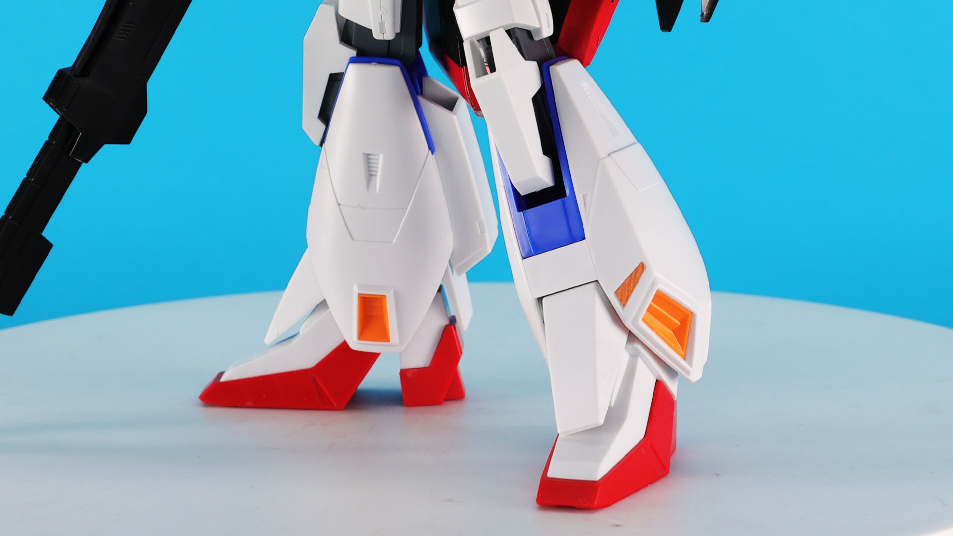 複雑な変形機構も再現した脚部