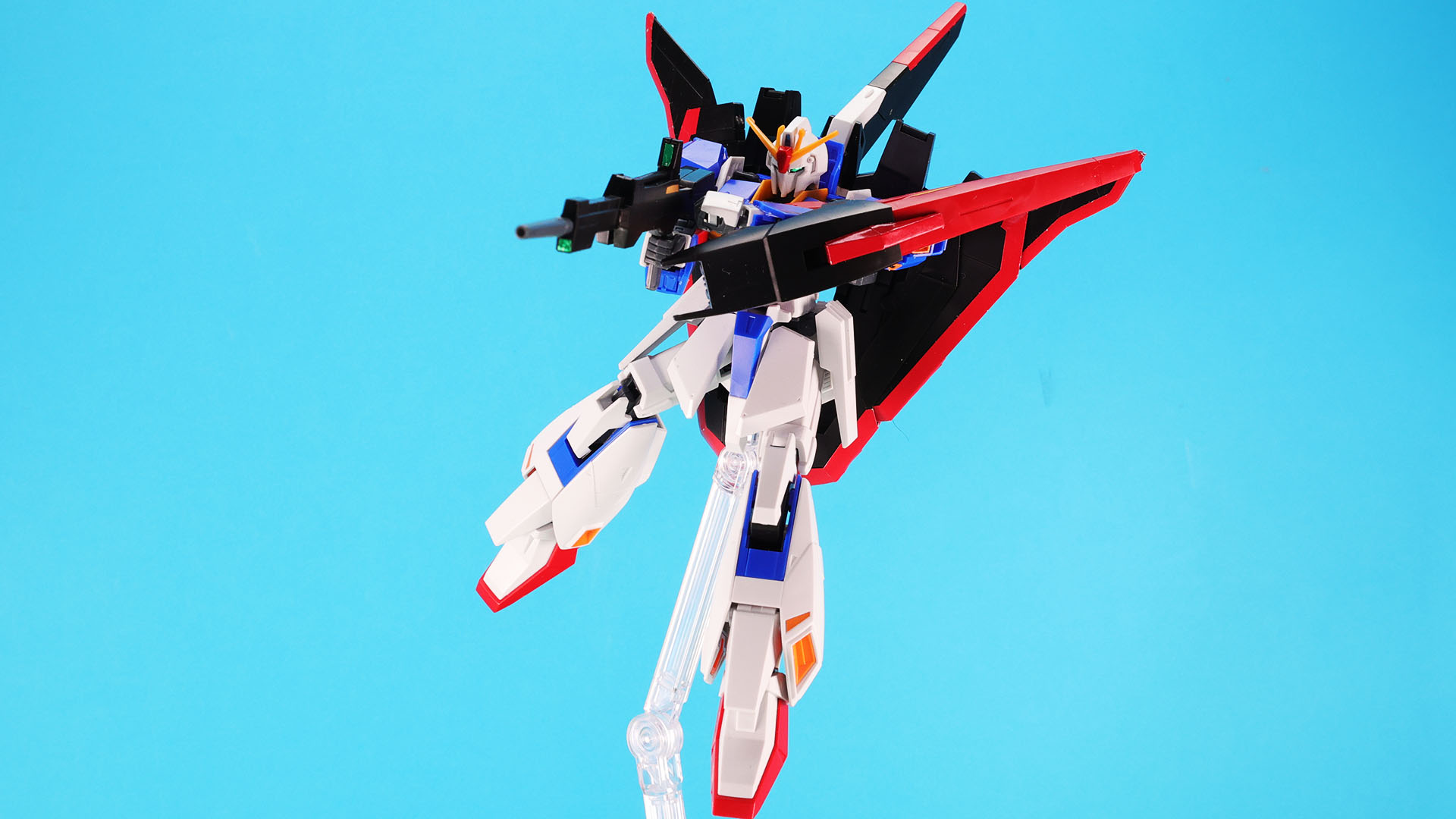 可動性能を高めたHG版Zガンダム。肩の可動性能がダンチ！