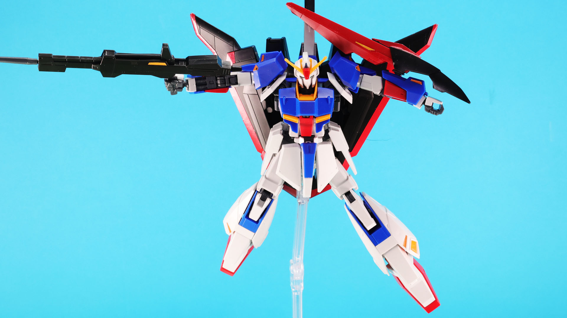 可動性能を高めたHG版Zガンダム。肩の可動性能がダンチ！