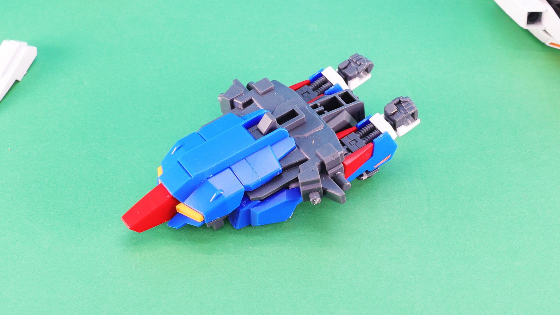 上半身の装甲を取り付けます