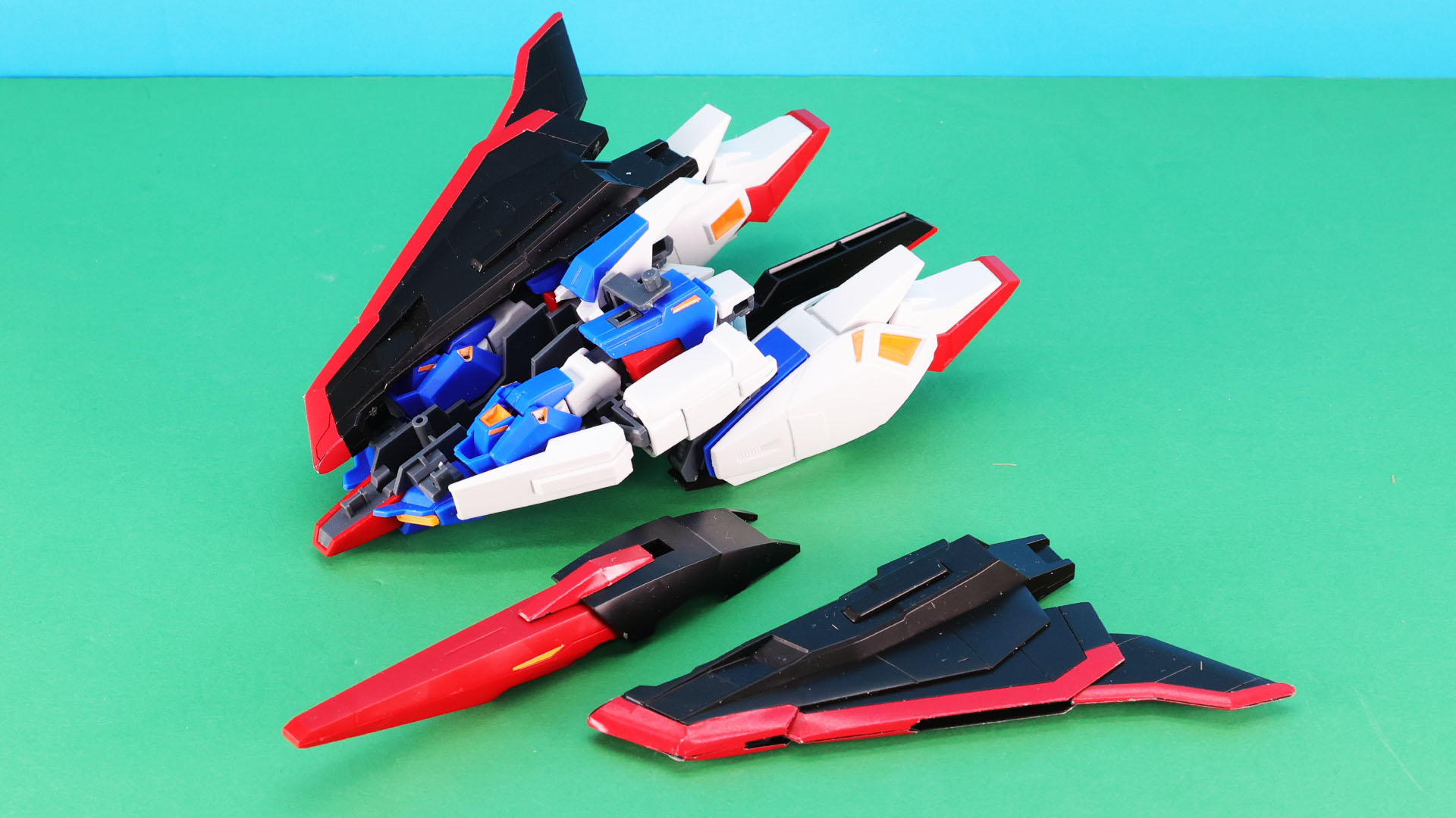 フライングアーマーを変形、シールドと共に取り付けます