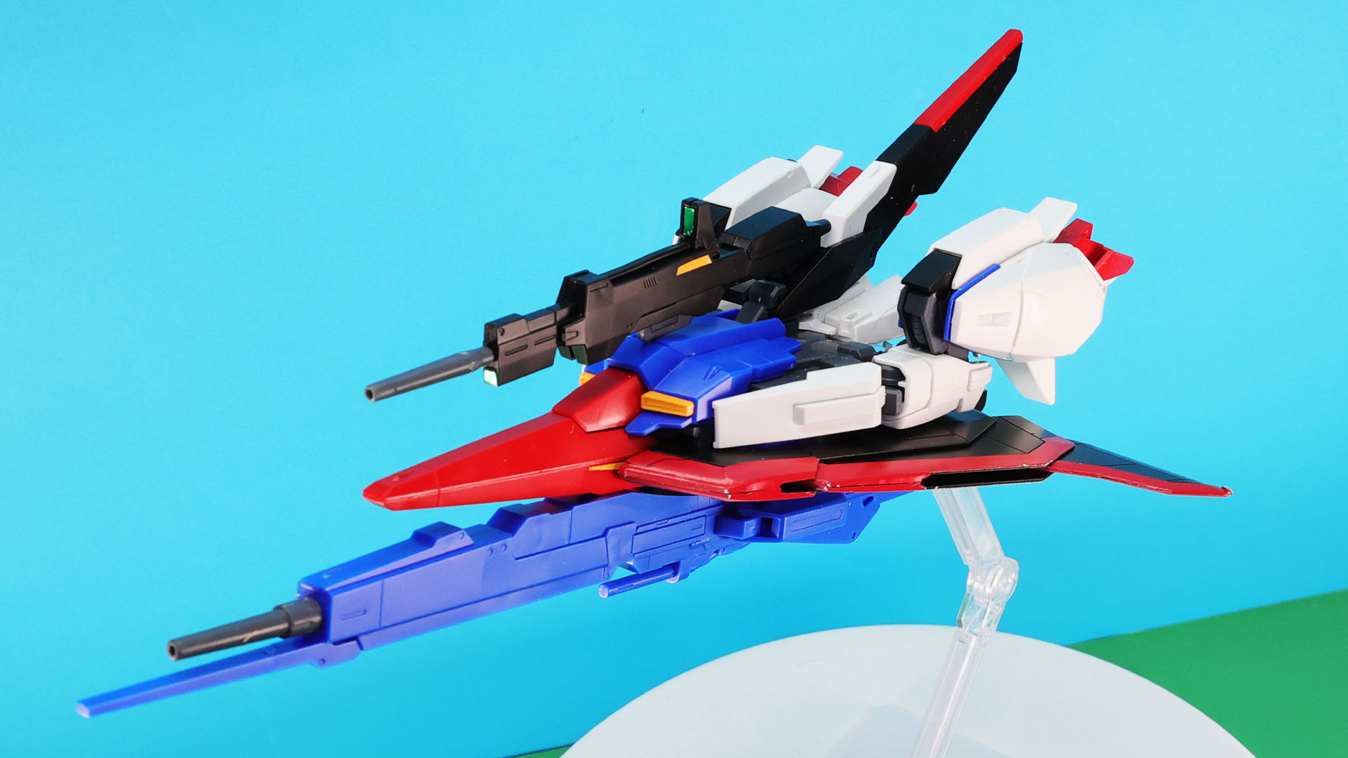 戦場へ向かうウェイブライダー形態のZガンダム