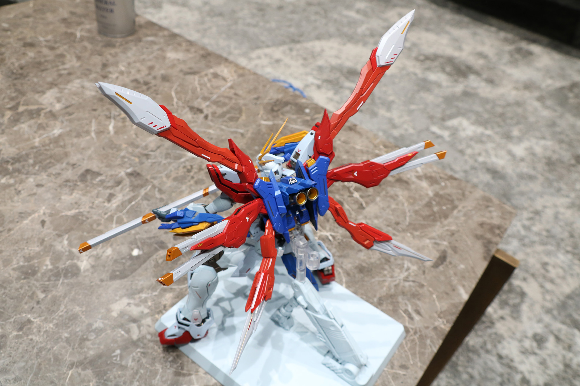 背面には新型コアランダーのウイングが展開<br />※画像は試作品を使用しています