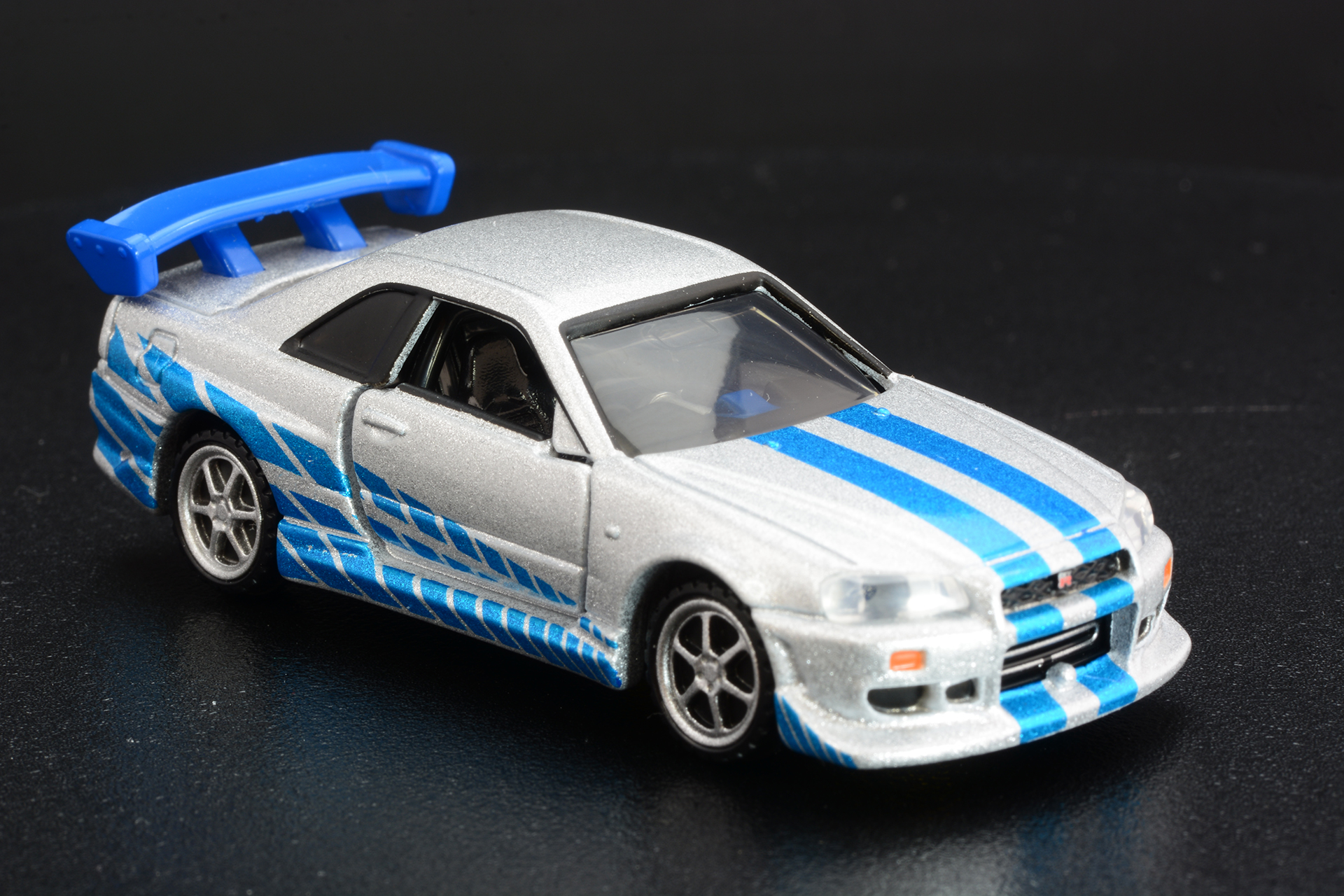 ボディのシルバーの塗装がLEDに照らされた時を意識したDRIFT TURN STAGE用のメタリック塗装となっている