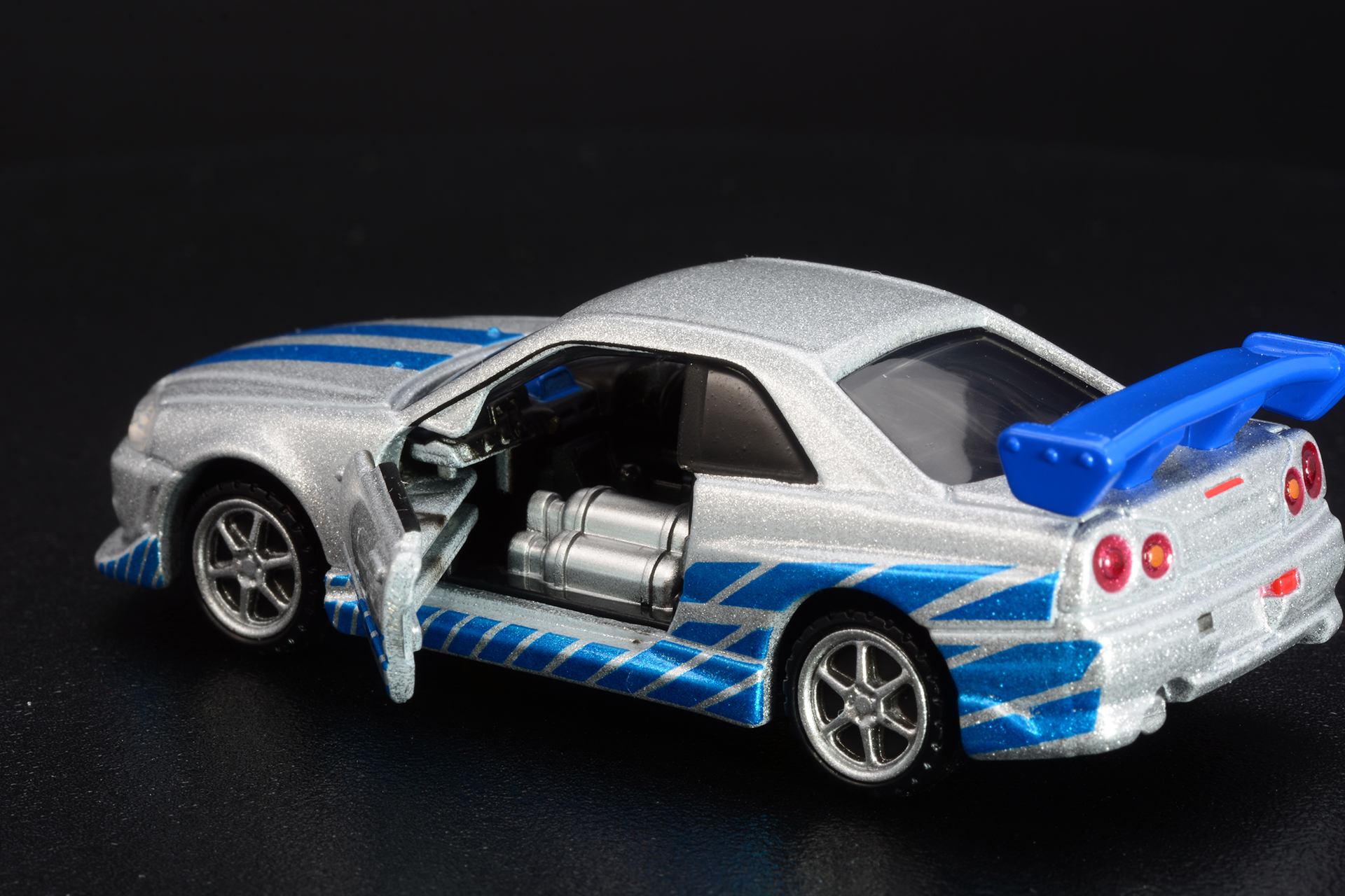 劇中のシーンが彷彿とされるパーツ類が可能な範囲で再現されているのが確認できる