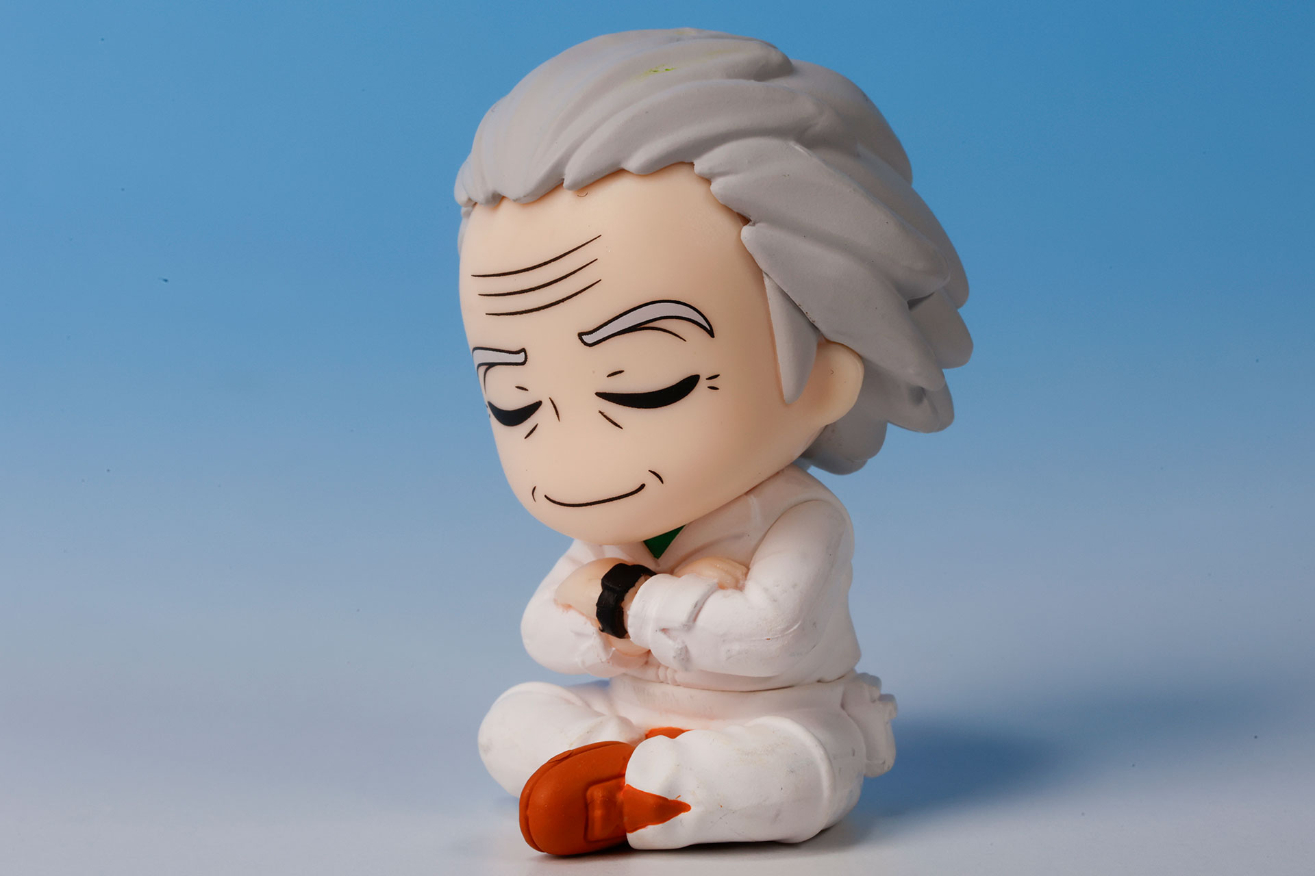 髪や眉も白髪になっている