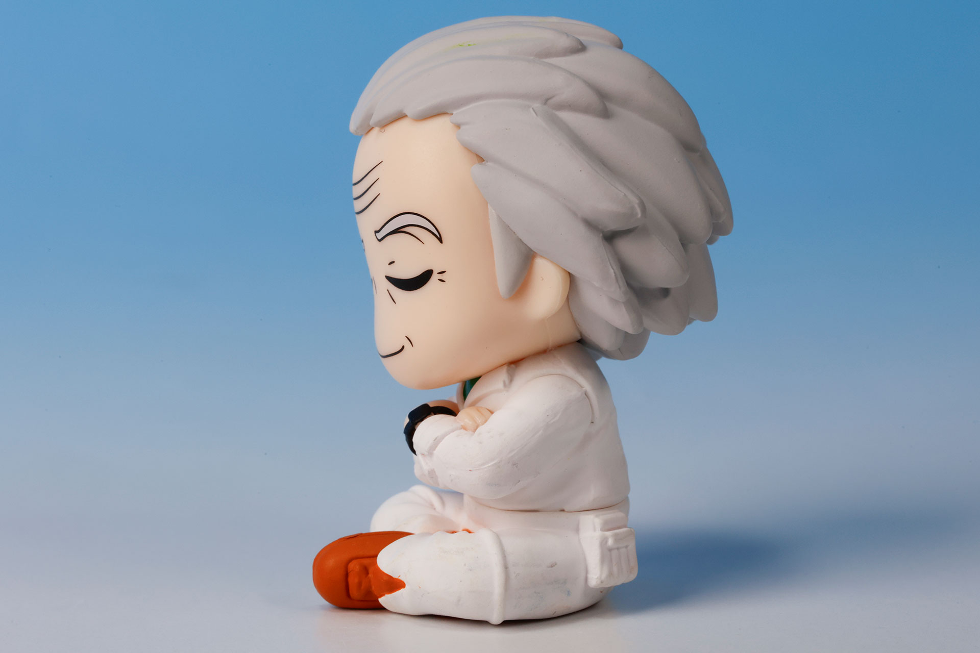 髪は複雑な造形になっている