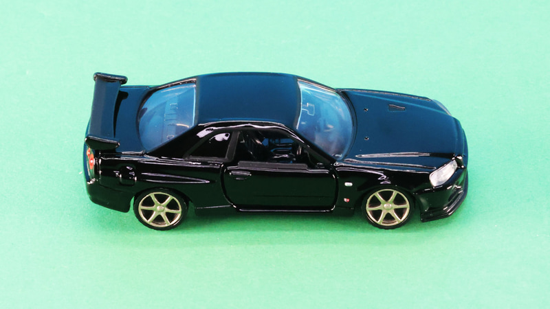 GT-R伝統の丸型4灯のリアランプ