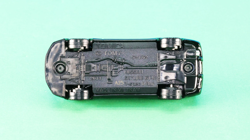 シャーシ：パワートレインと前後4輪の構造がよくわかる