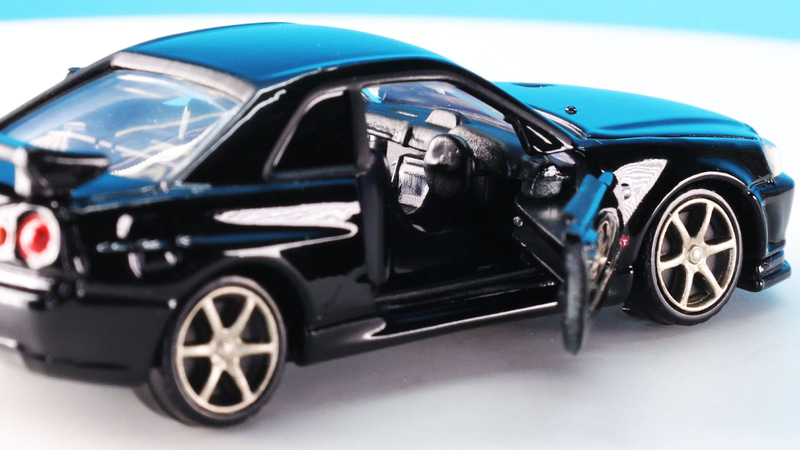 ステアリングやインパネ回りも再現されています