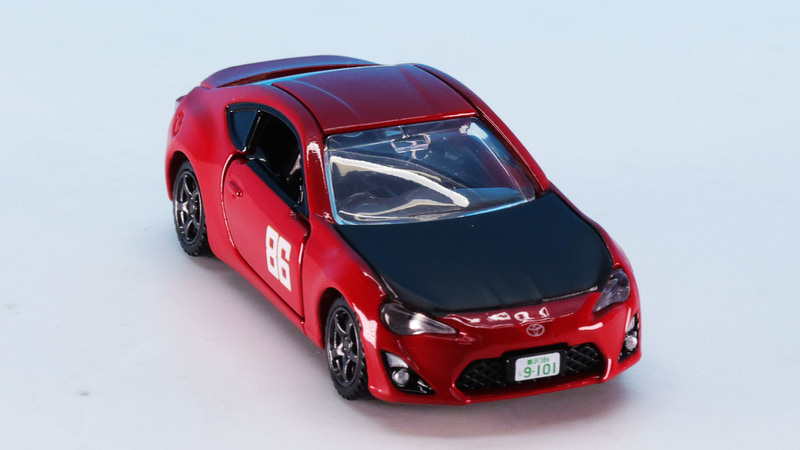 吸排気チューンに加え、ターボを追加してカーボンボンネットに換装された姿に