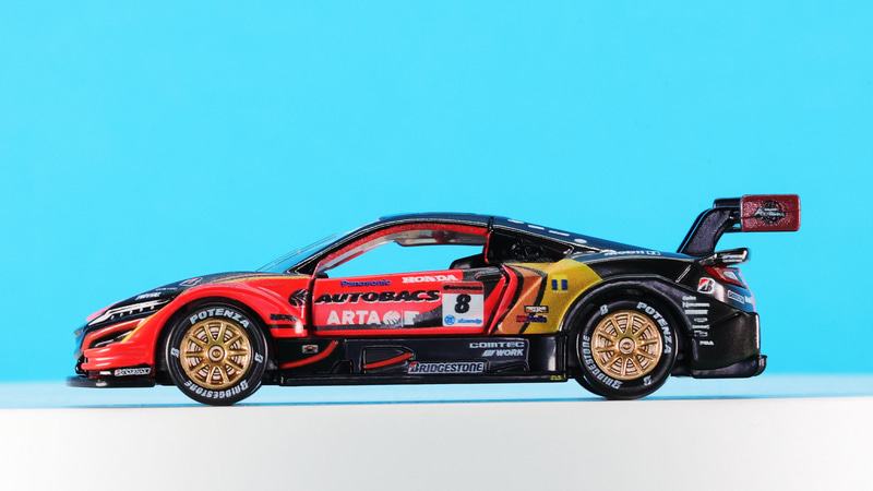 ARTAオレンジとブラックのボディにゴールドのホイールがかっこいい！