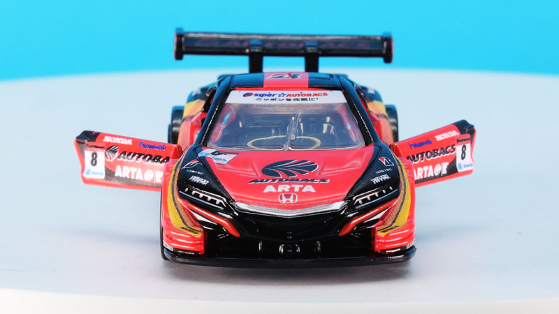 一般的なクルマより小さなドアです