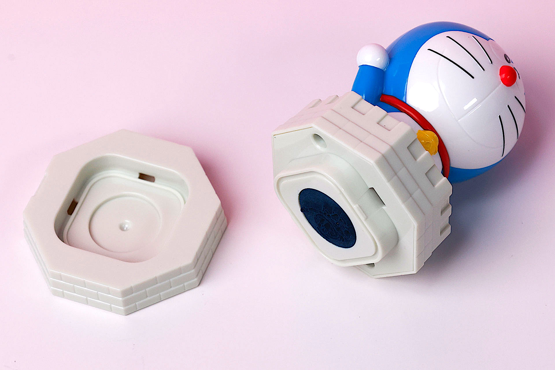 底面部分のキャップを外したところ