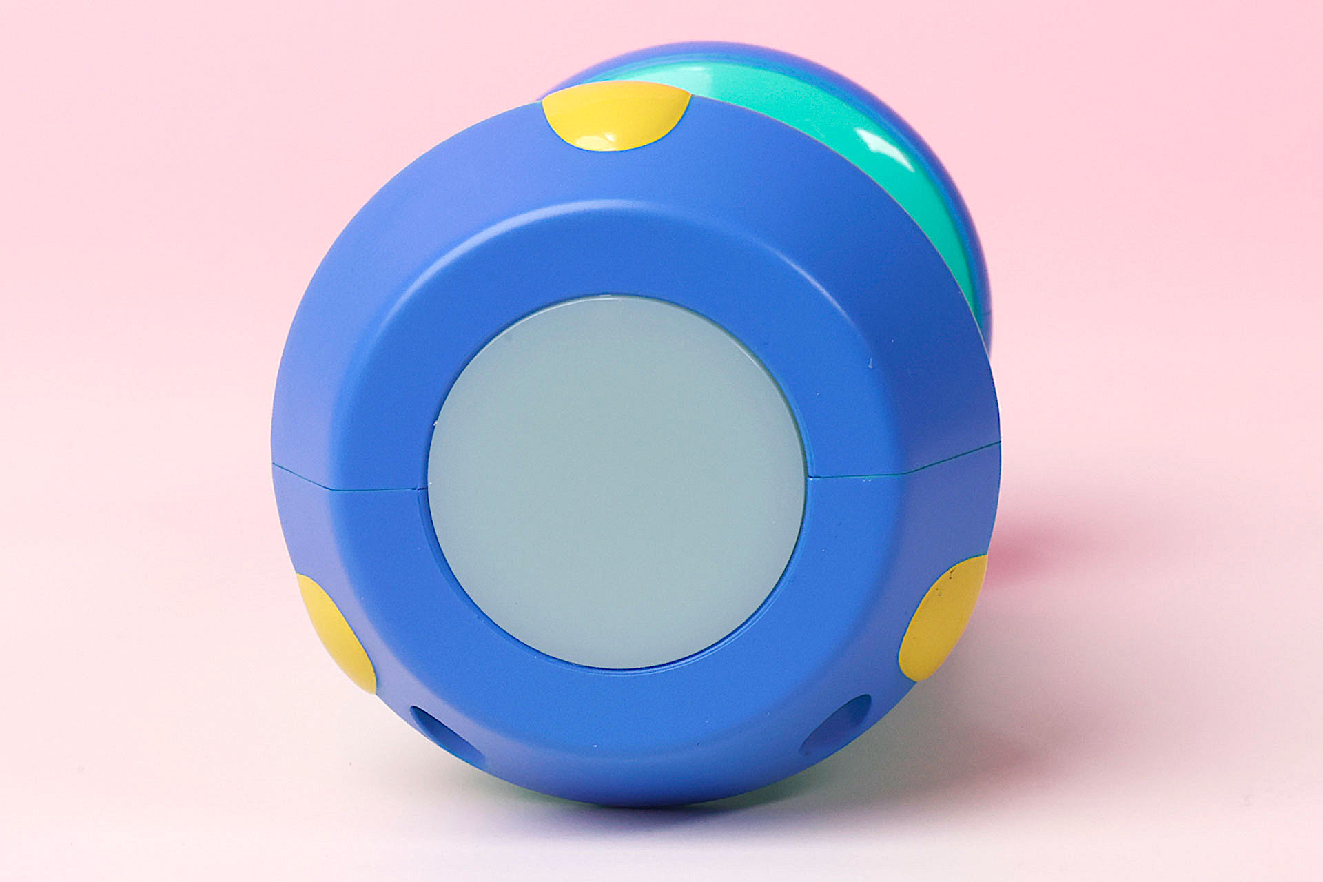 「はいりこみライト」の前面は光りを受けるための部分だ