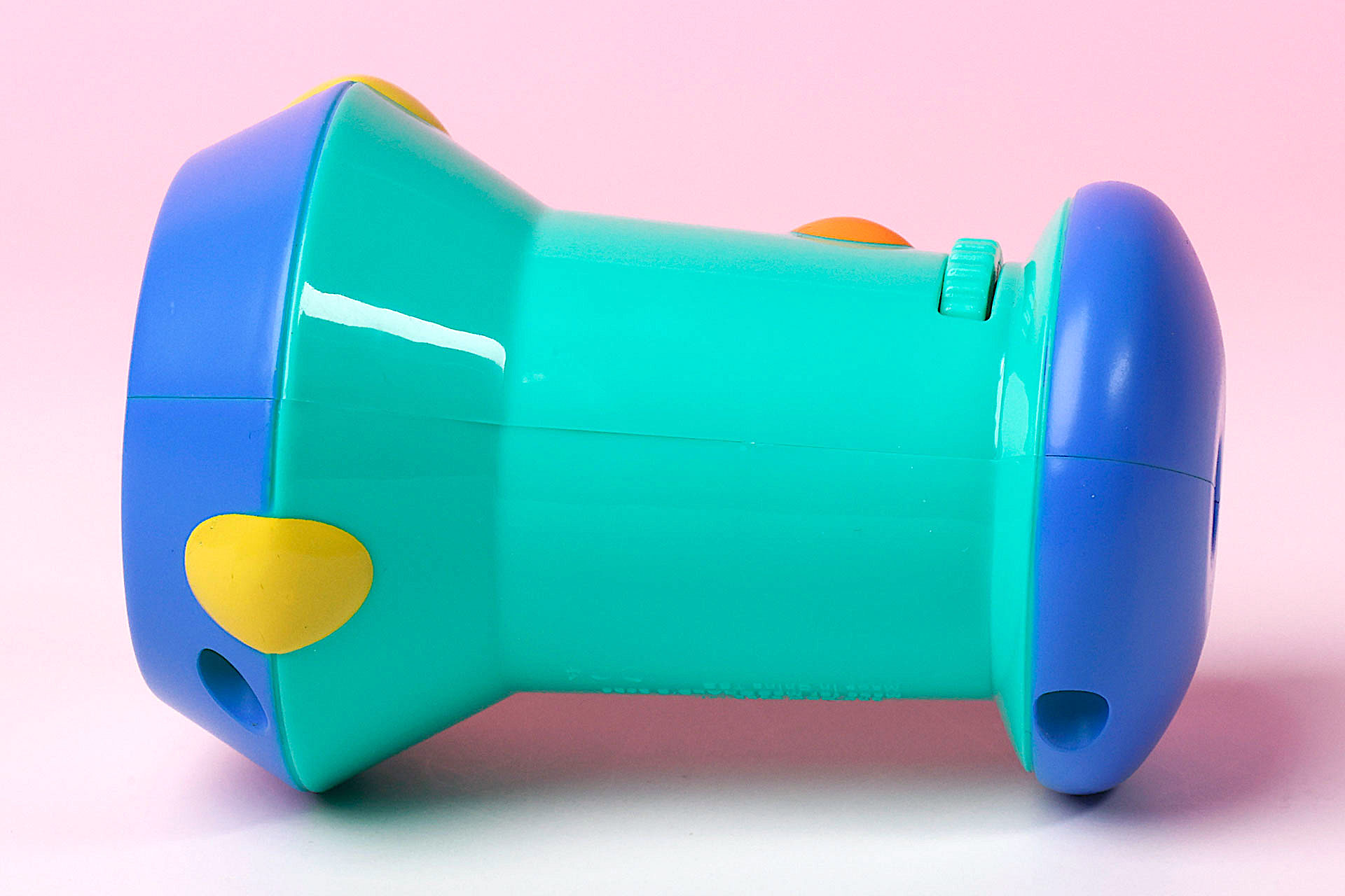 ドラえもんのひみつ道具らしい色合いだ