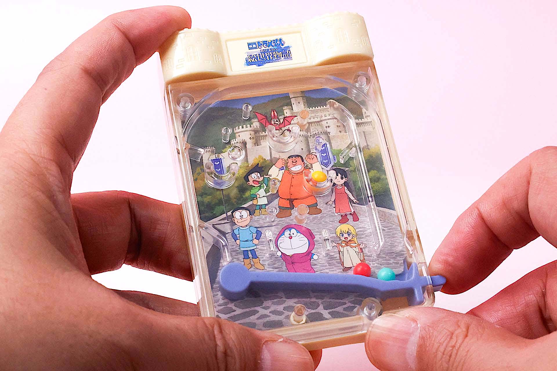 このように指で押さえながらレバーを弾こう