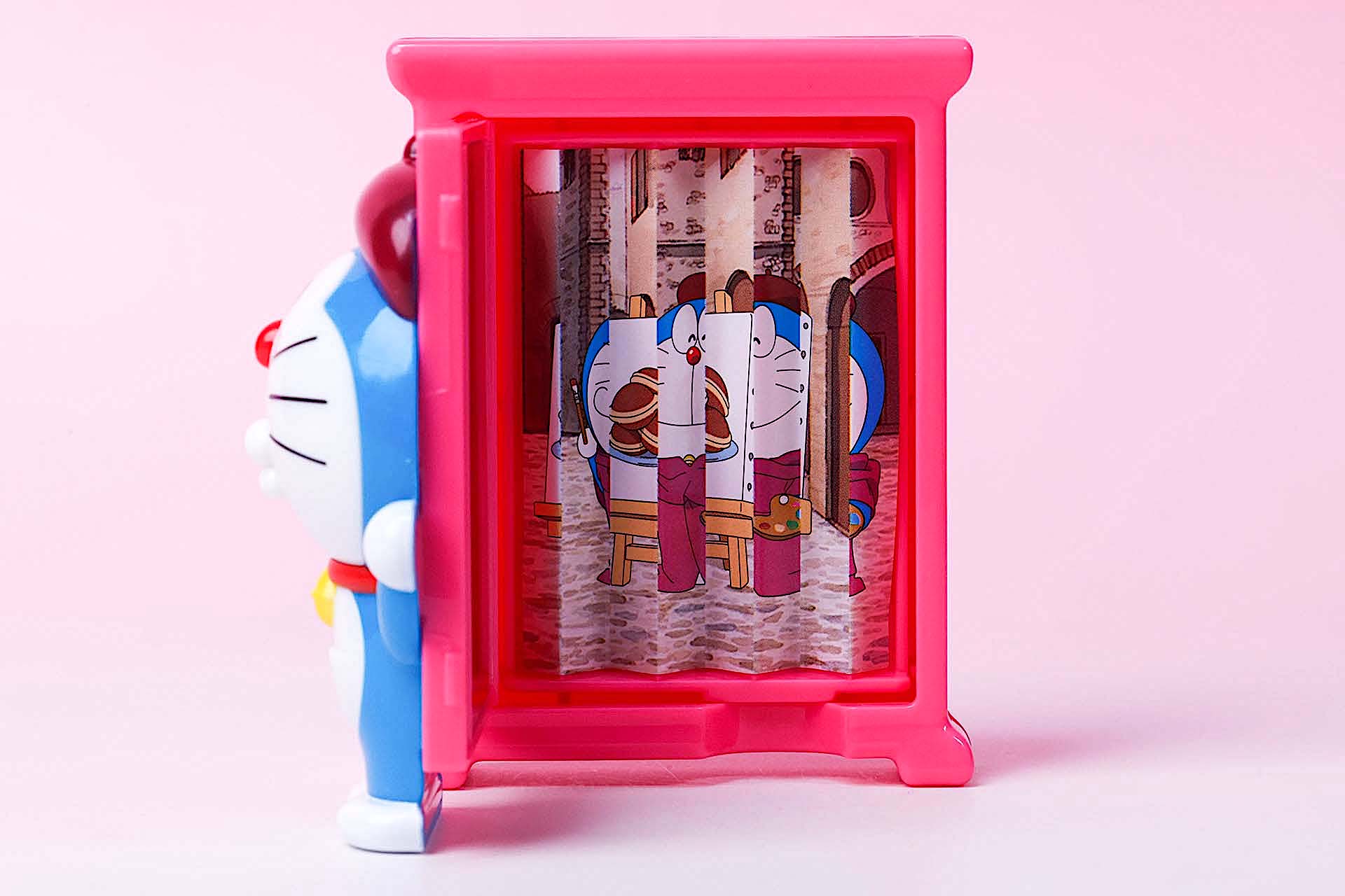 実はじゃばら上の部分で鏡に映す絵と分かれている