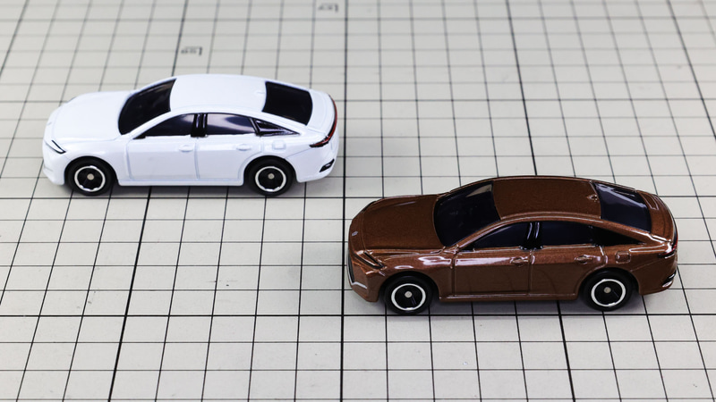 サイド：伸びやかで落ち着いた大人なデザイン