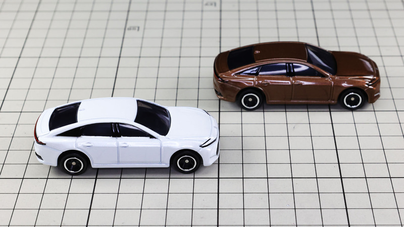 リア：横一文字のリアコンビランプは若々しさも感じられる