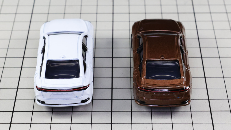 リア：横一文字のリアコンビランプは若々しさも感じられる