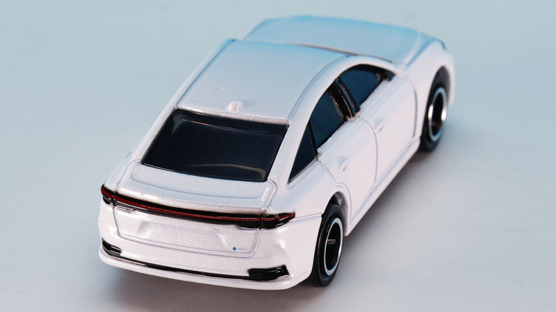 伸びやかなルーフラインは空力特性も高そう！