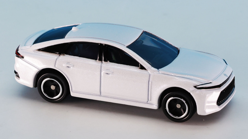 伸びやかなルーフラインは空力特性も高そう！