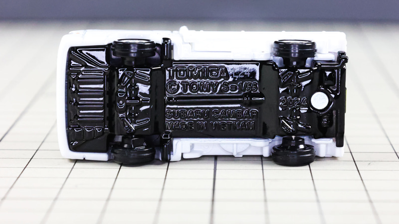 シャーシ：中央にドライブシャフトが走っています