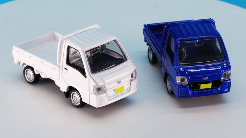 かわいさも感じるサンバーのフロントフェイス