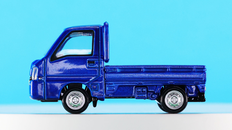 大きいキャビンと荷物をたくさん積める荷台、シャーシのバランスがいいですね！